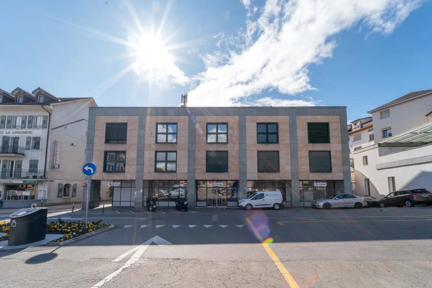 Bâtiment rentable avec un grand potentiel de développement au cœur de Payerne - Photo 1 sur 4