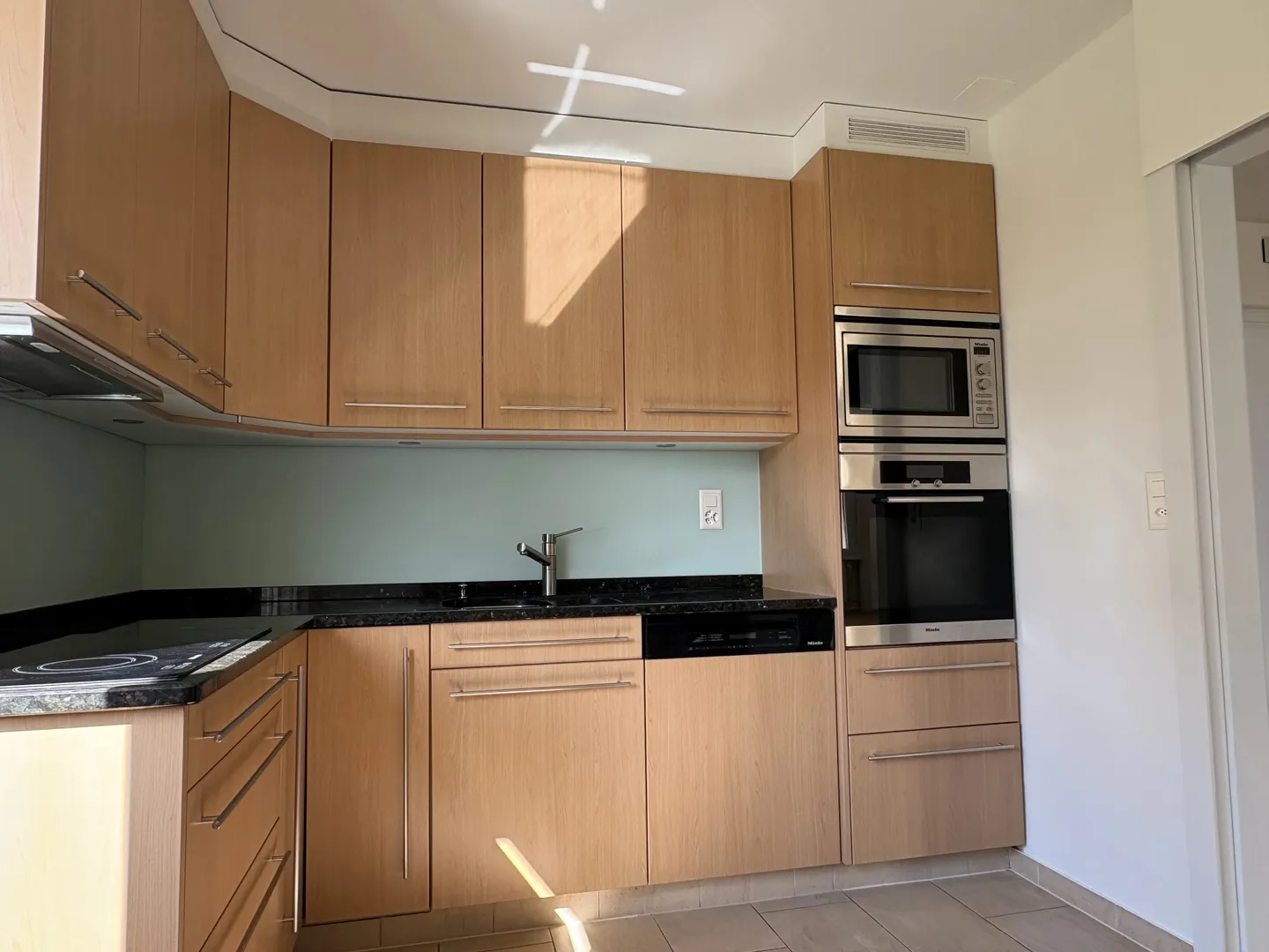 Spacious 4.5-room apartment of approx. 145 m2 with a view of the lake and mountains - Photo 6 of 10