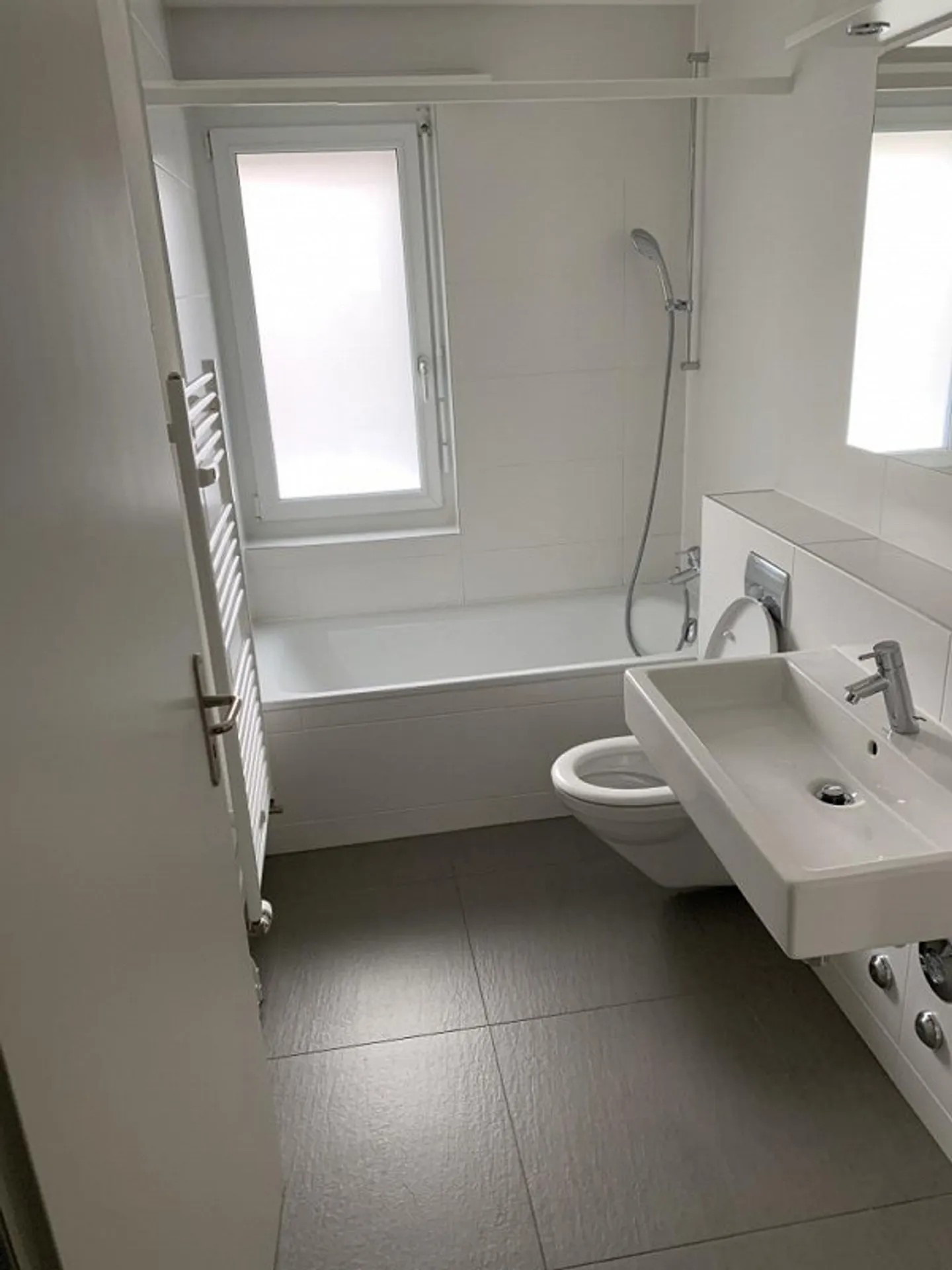 Helle Wohnung mit gemütlichem Sitzplatz - Foto 1 von 5