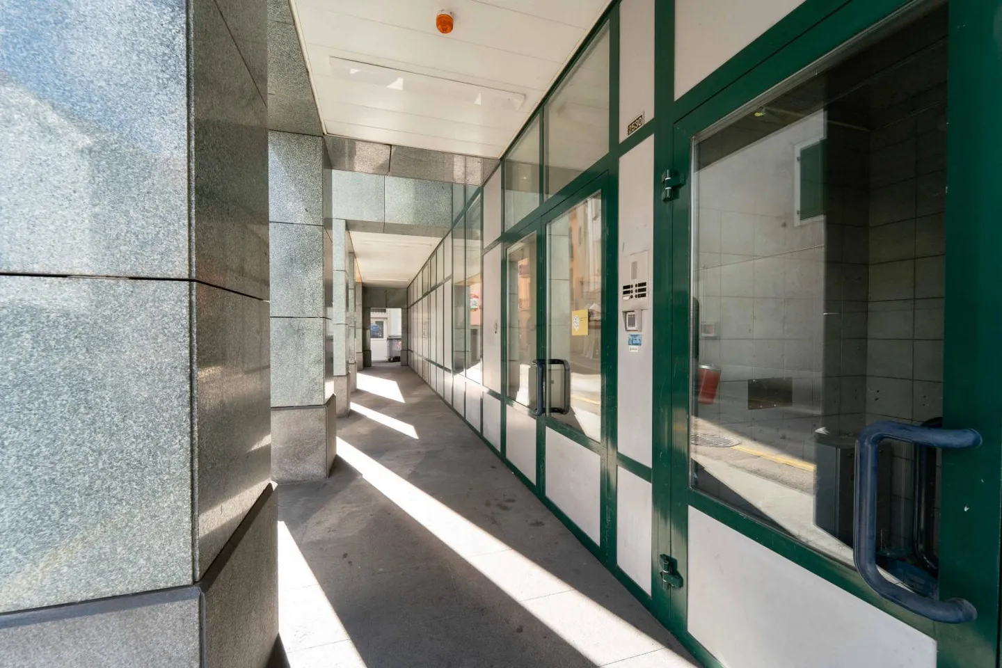 Bâtiment rentable avec un grand potentiel de développement au cœur de Payerne - Photo 3 sur 4