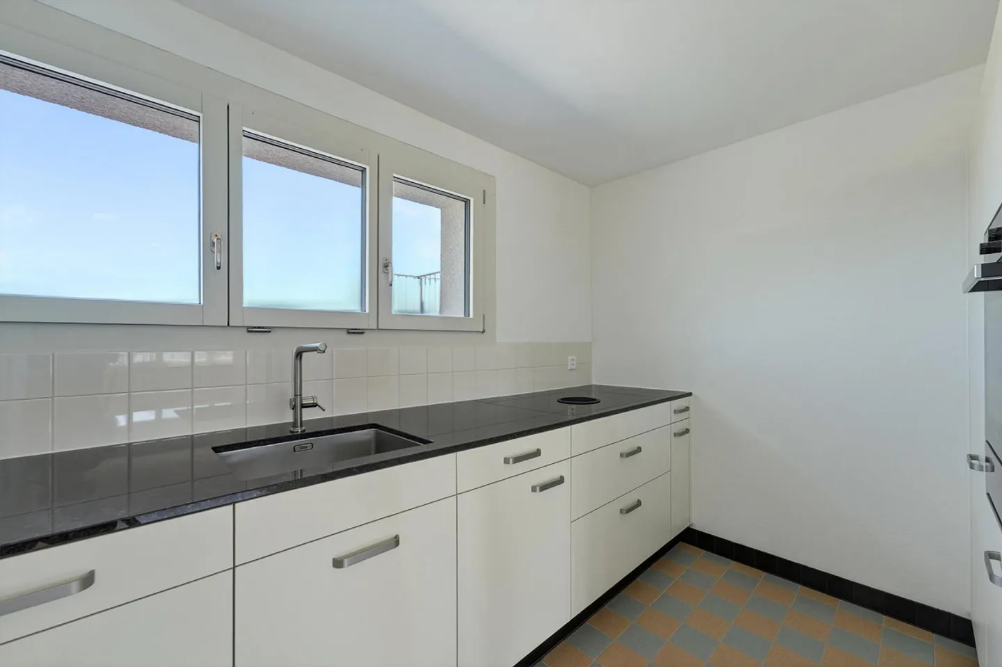 Penthouse apartment with two terraces directly at the Lucerne train station - Photo 7 of 11