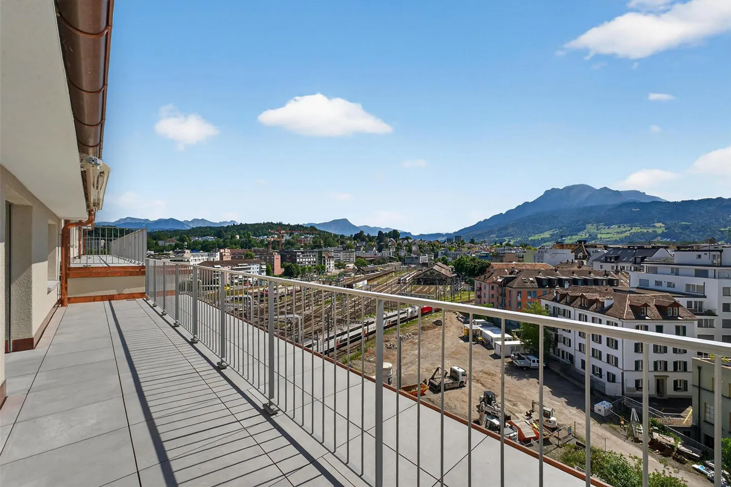 Penthouse apartment with two terraces directly at the Lucerne train station - Photo 1 of 11