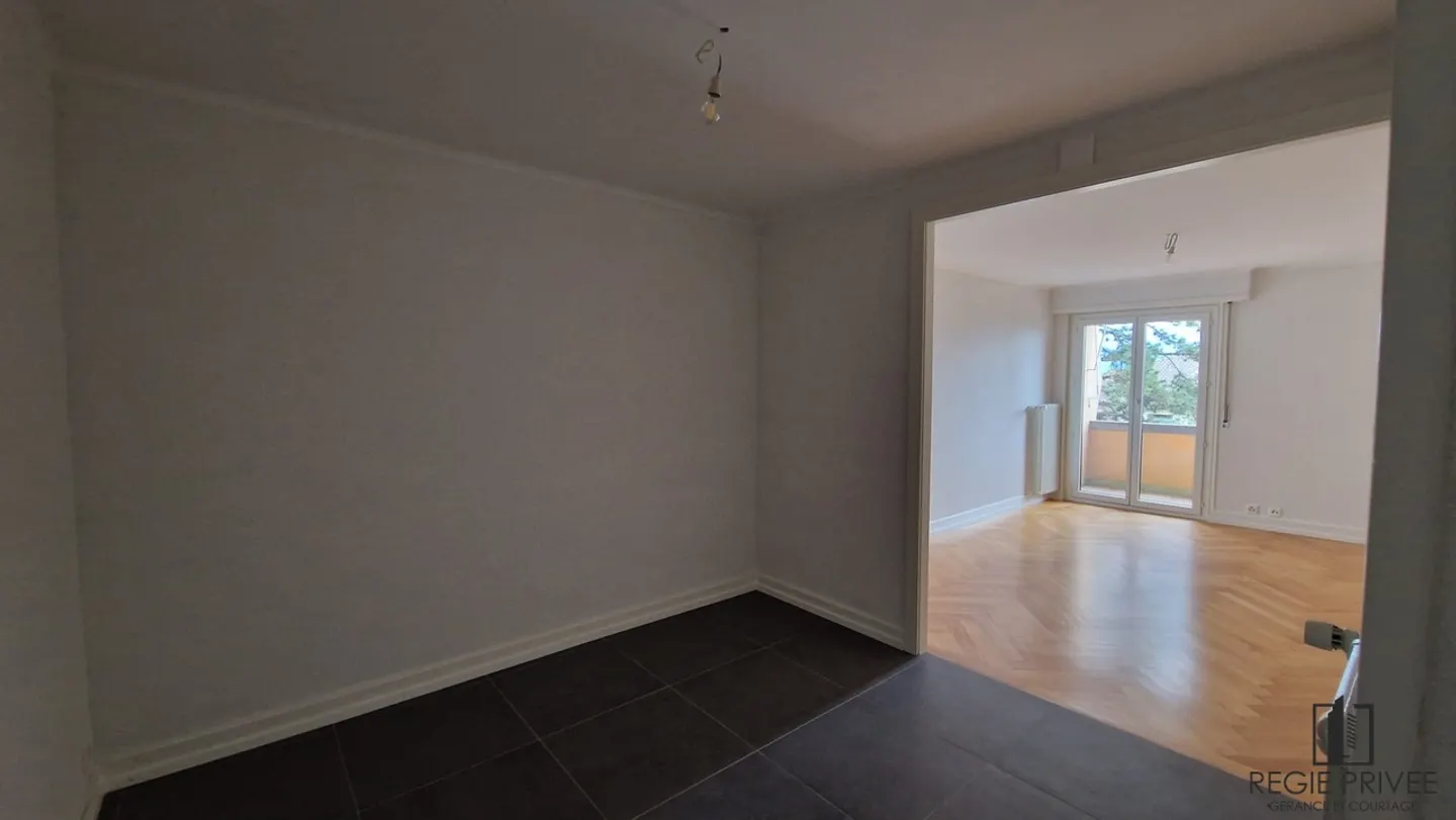 Renovierte 2,5-Zimmer-Wohnung mit Seeblick - Foto 2 von 7