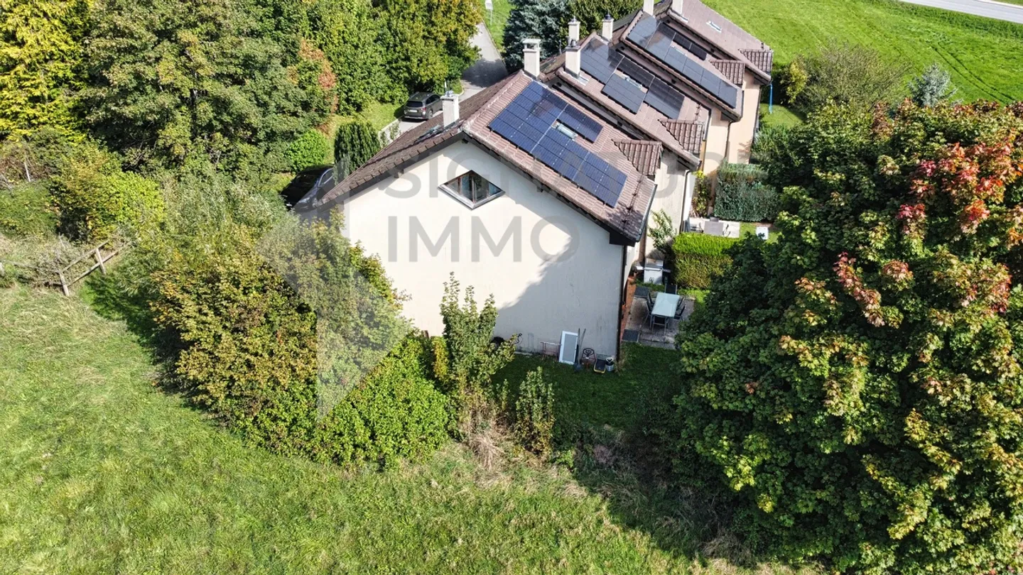 Casa contigua 5.5 stanze - Foto 1 di 9