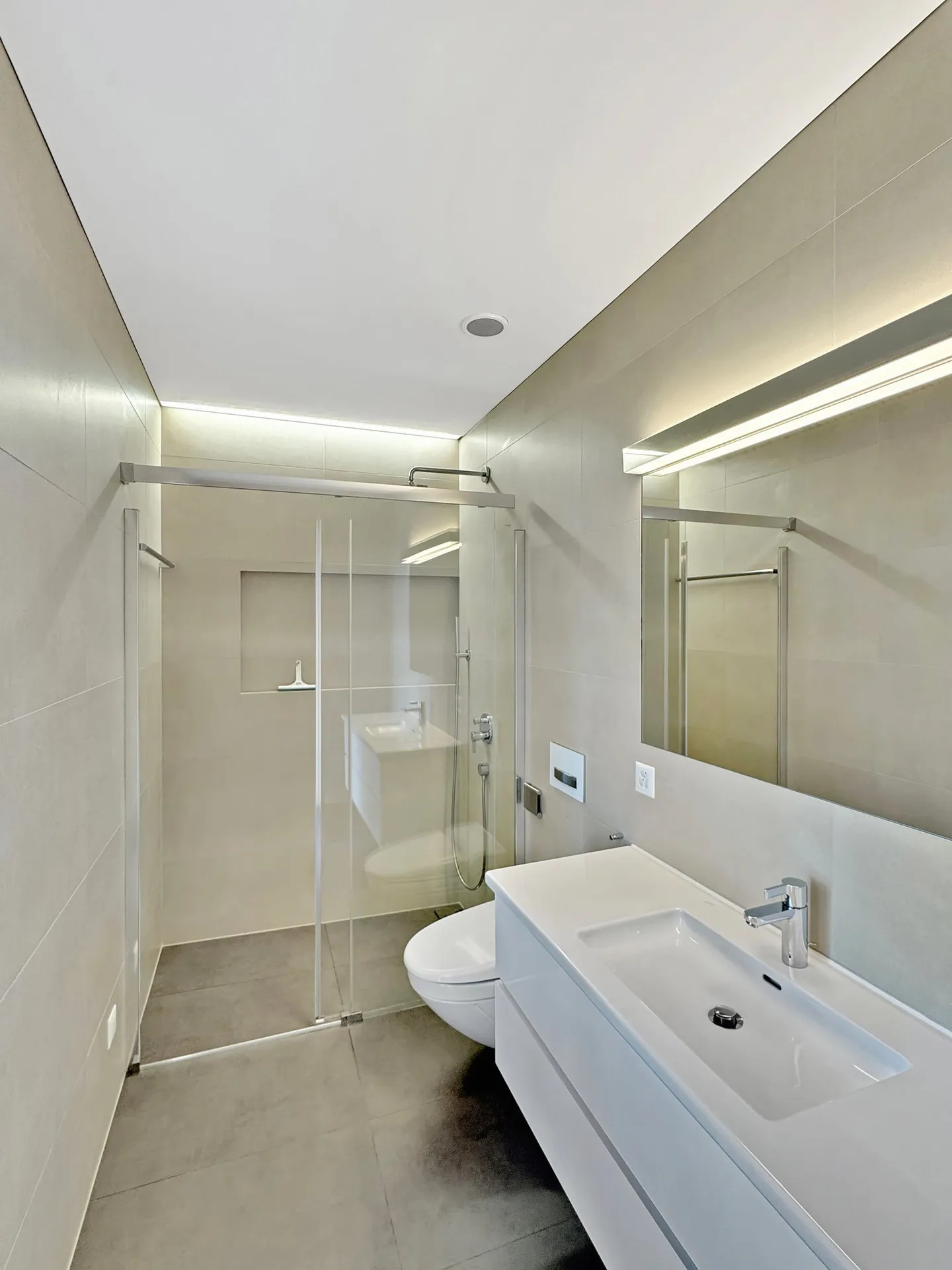 Exclusive 2.5-room high-rise apartment with panoramic views of Zurich and the Alps - Photo 8 of 11