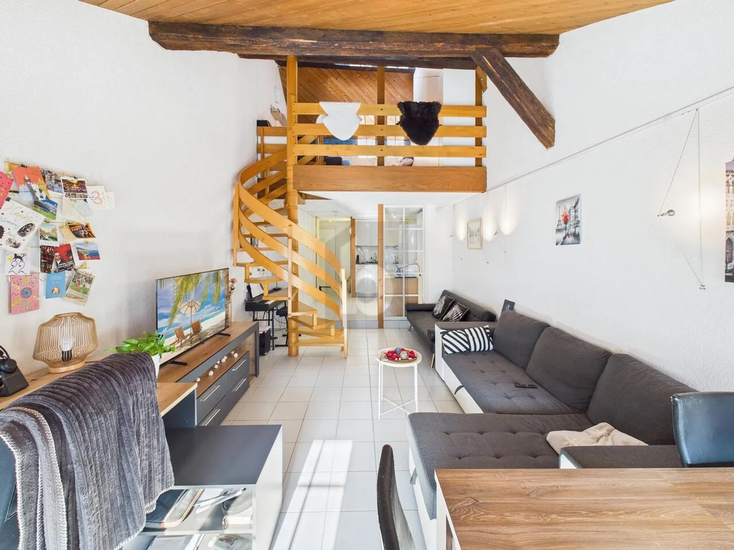 APPARTEMENT DANS LA VILLE ANCIENNE AVEC BEAUCOUP DE CHARME - Photo 2 sur 6