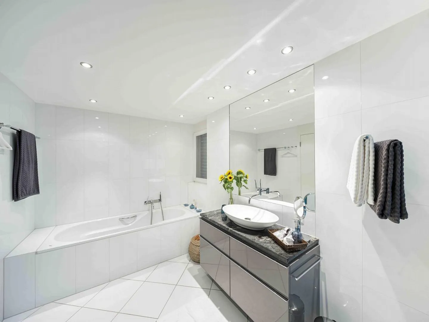 Exklusive Villa mit spektakulärer See- und Bergsicht - Photo 16 of 30