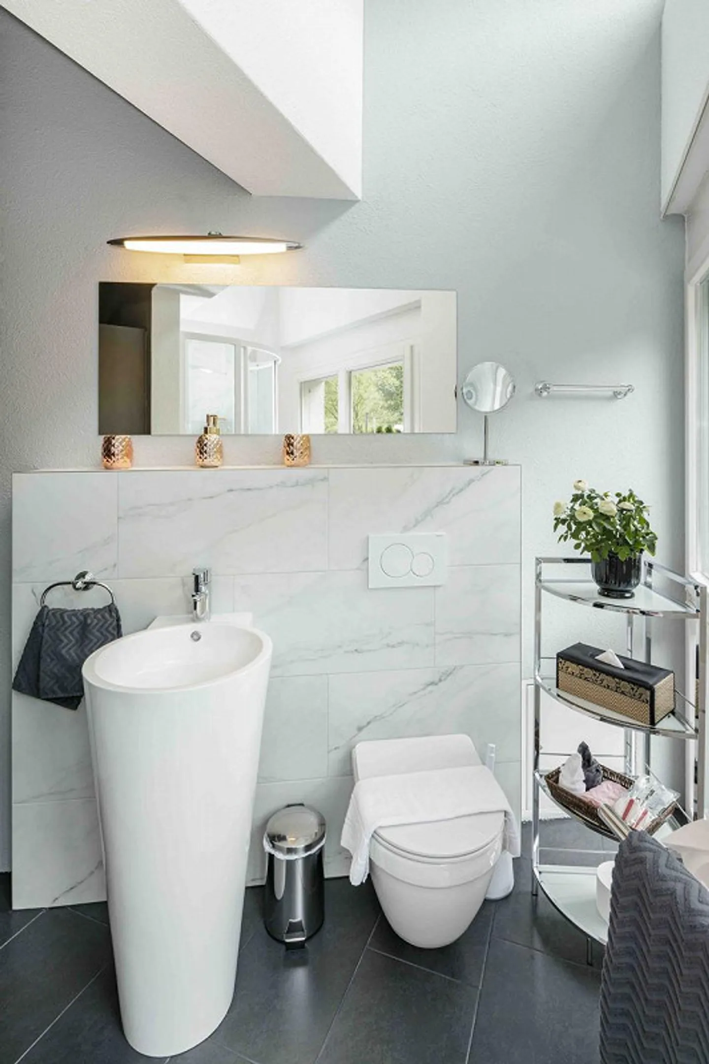 Exklusive Villa mit spektakulärer See- und Bergsicht - Photo 17 of 30