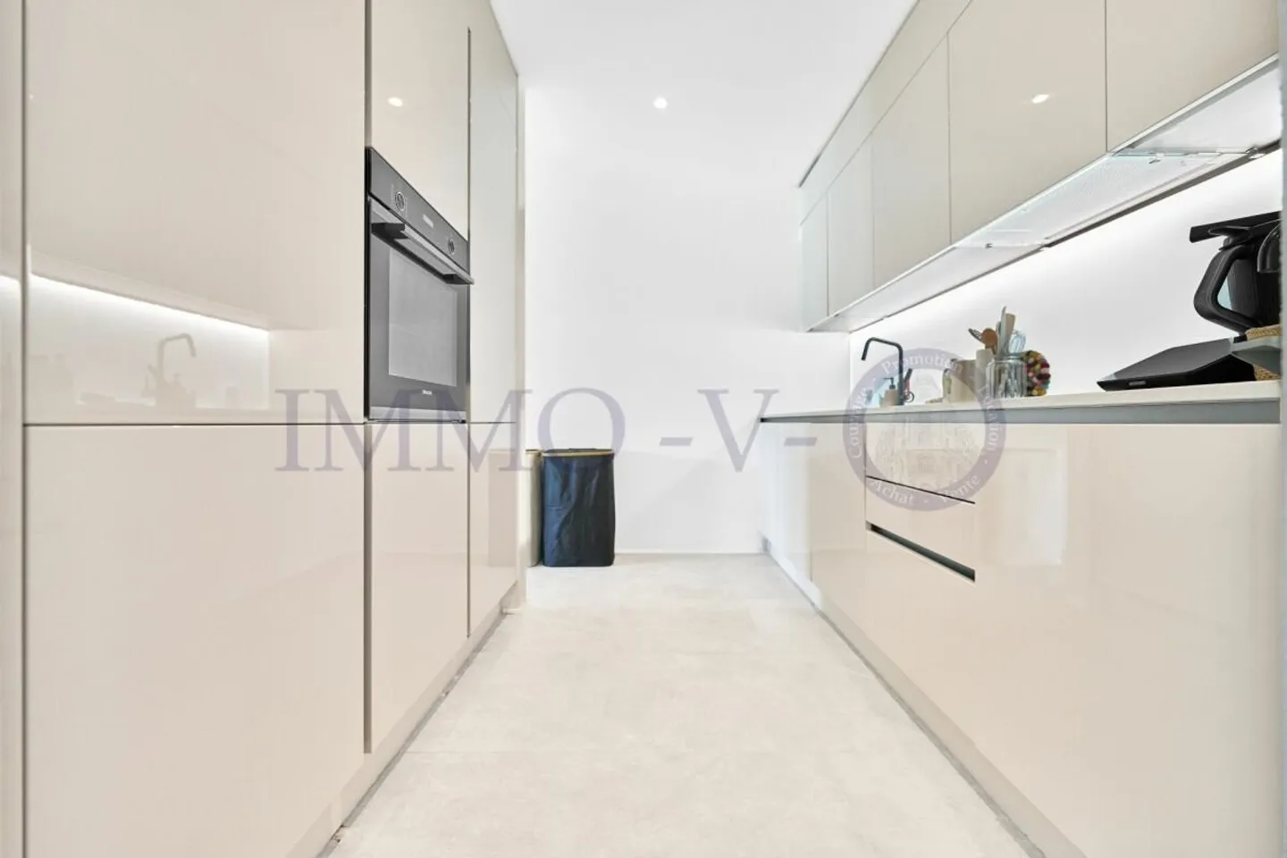 CONTEMPORANEO DI ALTO LIVELLO CON GRANDE BALCONE - Foto 4 di 7
