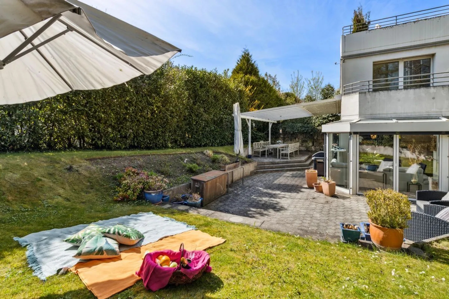 FERIENFEELING ZU HAUSE - IHR PRIVATES GARTENPARADIES--VACATION FEELING AT HOME - YOUR PRIVATE GARDEN PARADISE - Foto 5 von 13