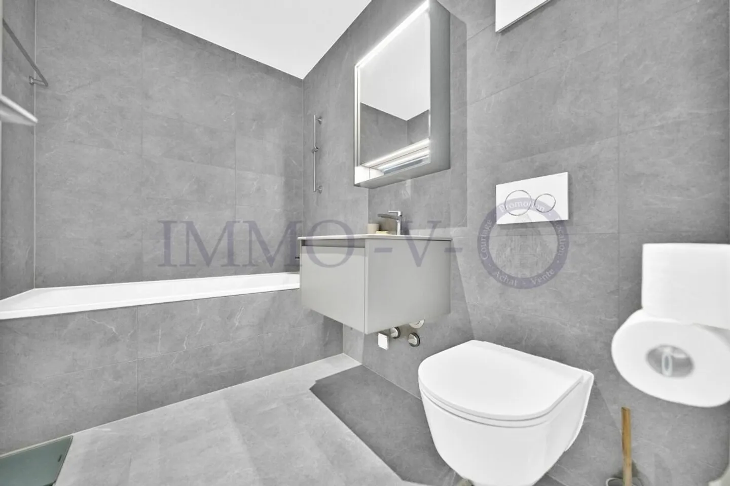 CONTEMPORANEO DI ALTO LIVELLO CON GRANDE BALCONE - Foto 7 di 7