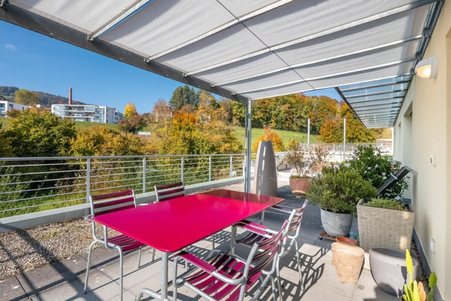 Vivere a contatto con la natura - tranquillità, luce e qualità della vita nell'Oberland zurighese - Foto 3 di 10