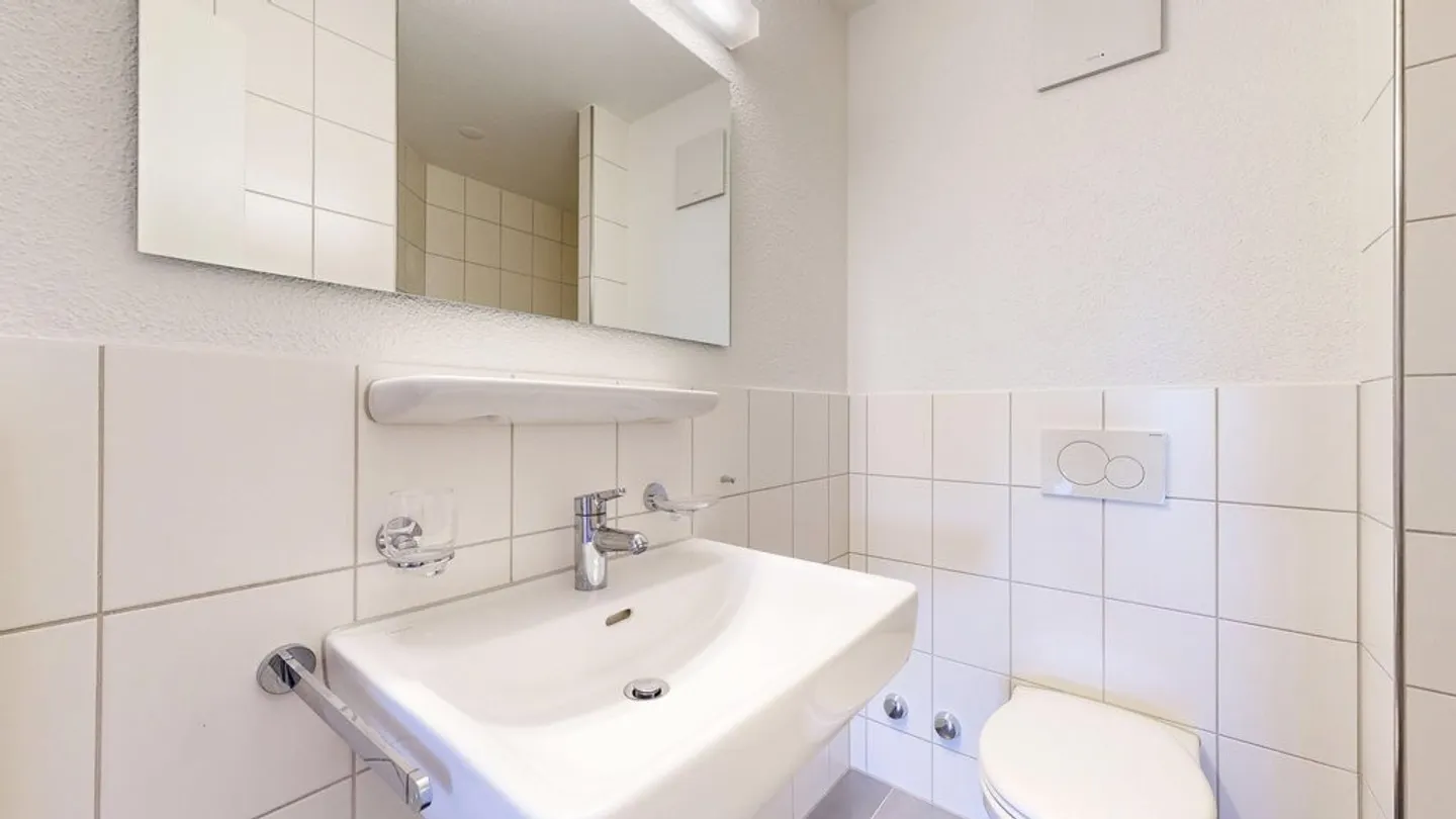Modern Apartment in Quiet Area - Photo 4 of 12