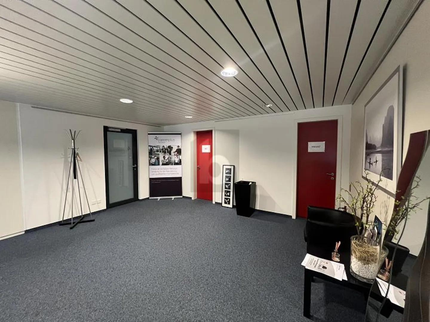 DYNAMIC AND MODERN IN A CENTRAL LOCATION - Photo 5 of 6