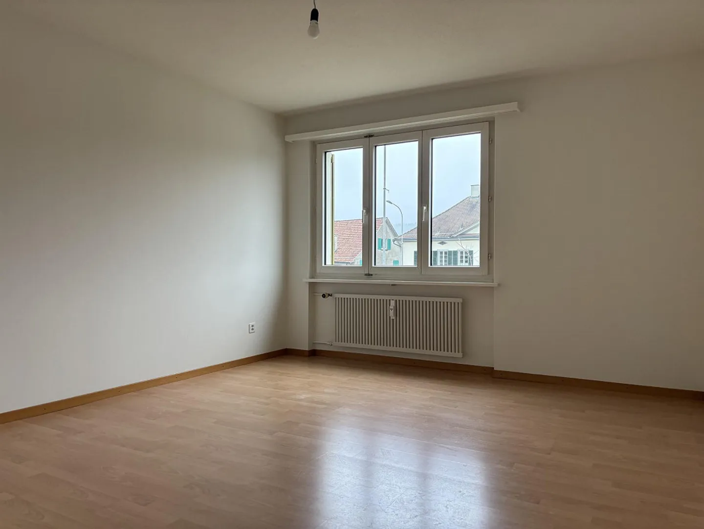 Bright 4-room apartment in the village center - Photo 3 of 6