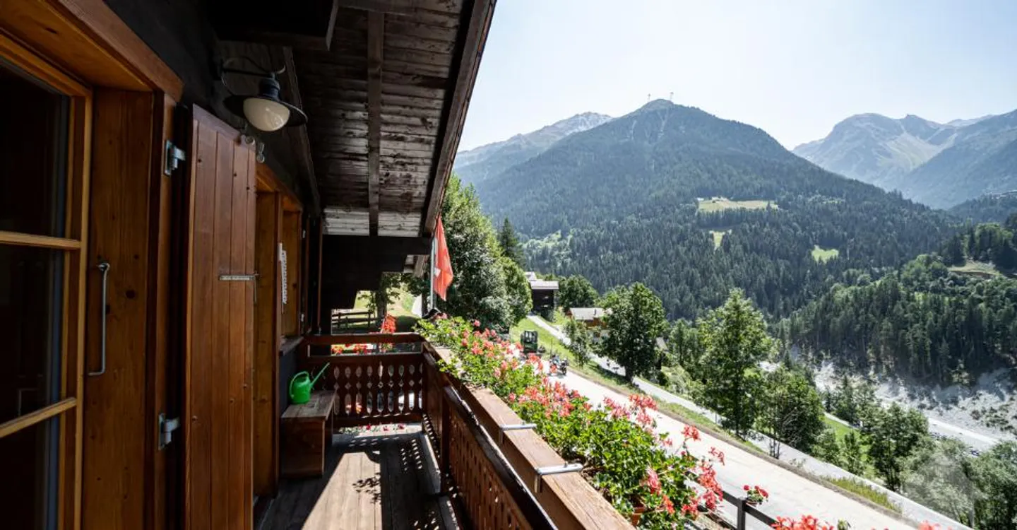Adorabile chalet con bel giardino, garage doppio e viste splendide - Foto 7 di 11