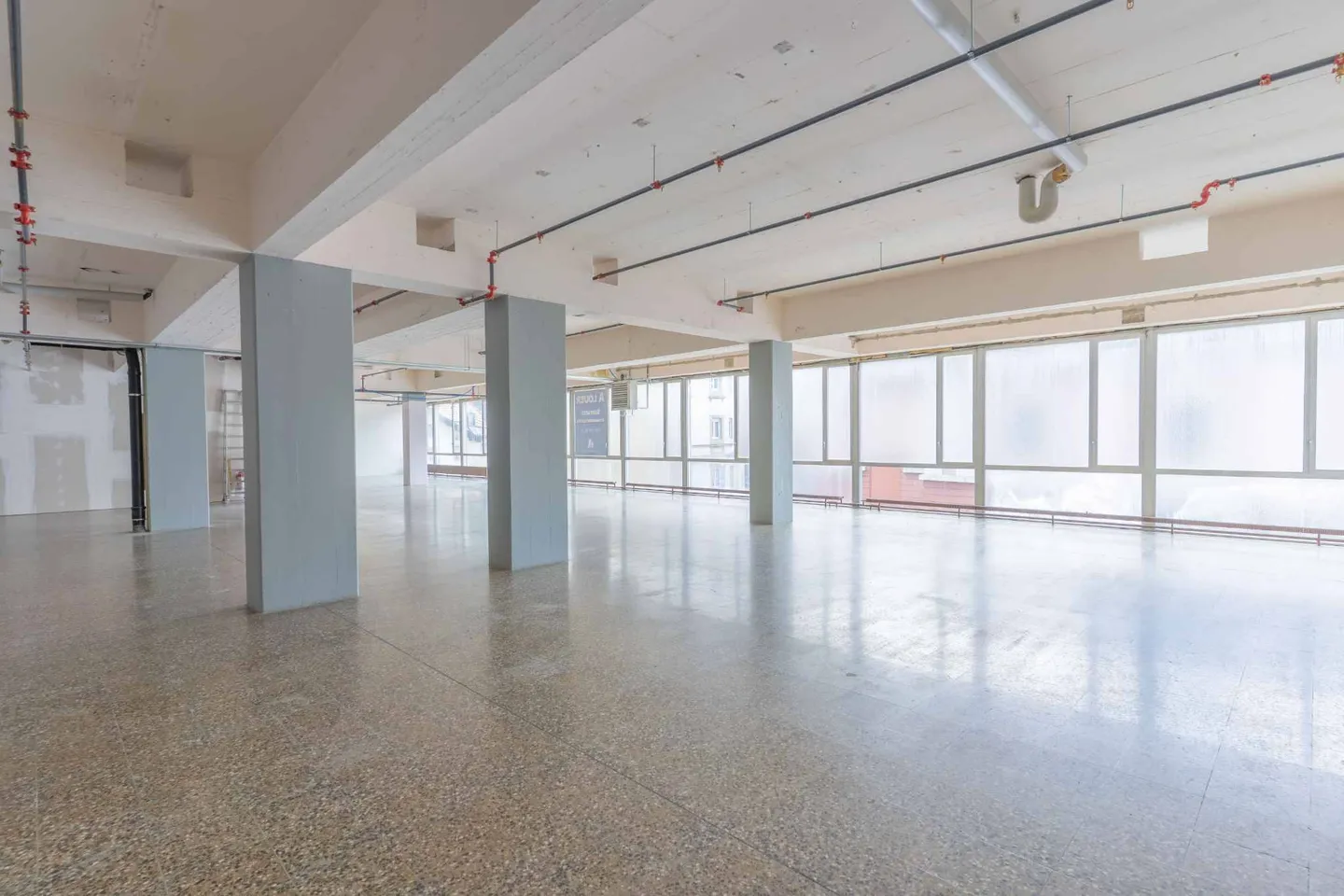 Workshop, 1,000 m² production area for rent in Le Locle - Photo 1 of 4
