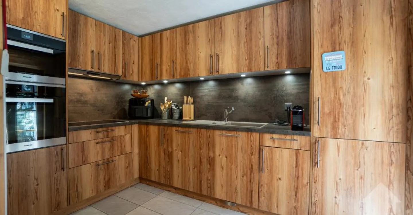 Adorabile chalet con bel giardino, garage doppio e viste splendide - Foto 4 di 11
