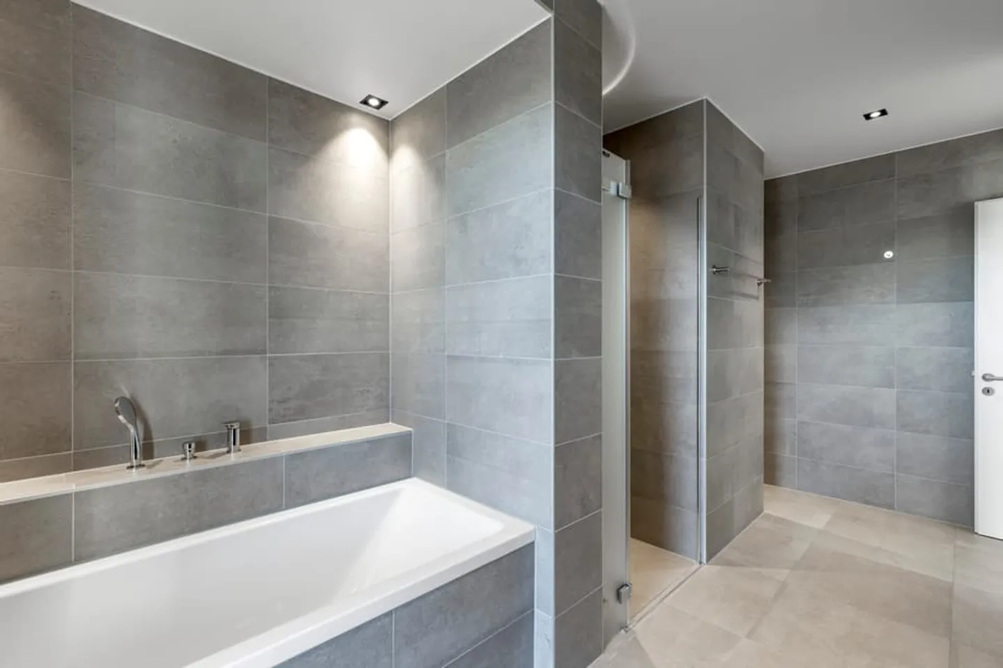 Attic with large terrace and view of the Fribourg Alps - Photo 7 of 13