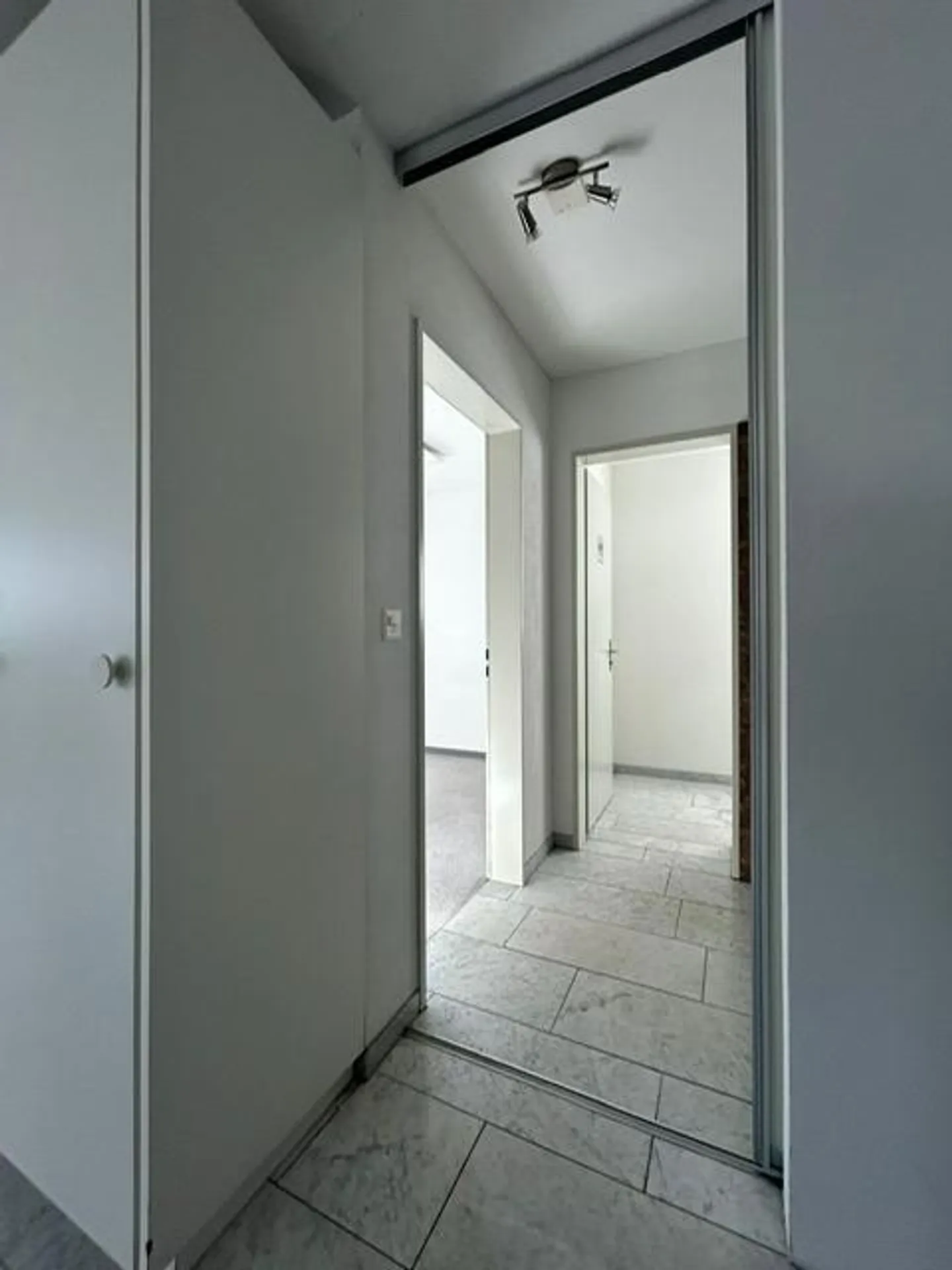 Representative Office Spaces - Photo 4 of 7
