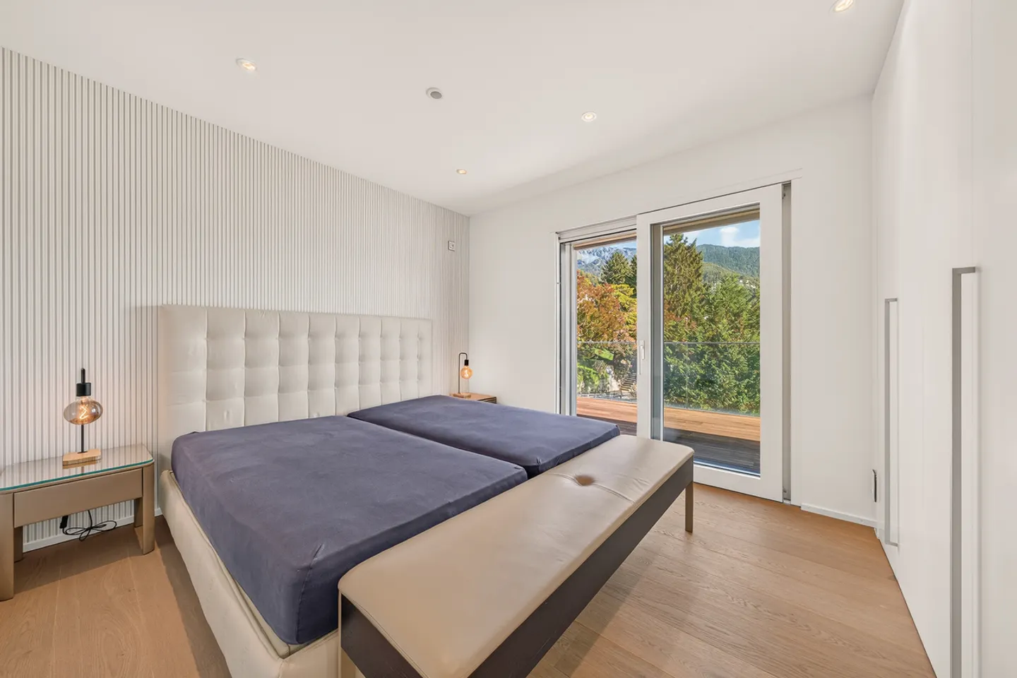 Luxury Penthouse with Lake View - Photo 9 of 16