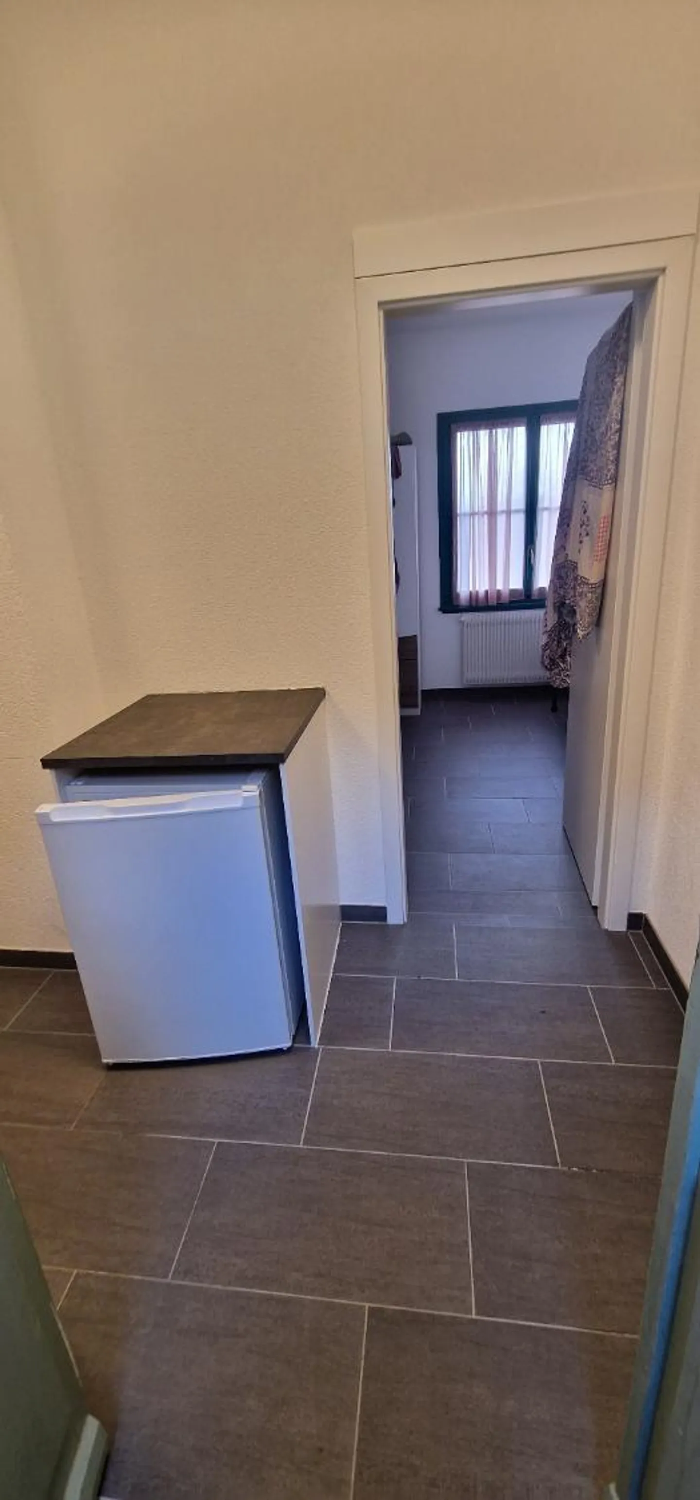 Studio rénové avec parking - Photo 3 sur 4