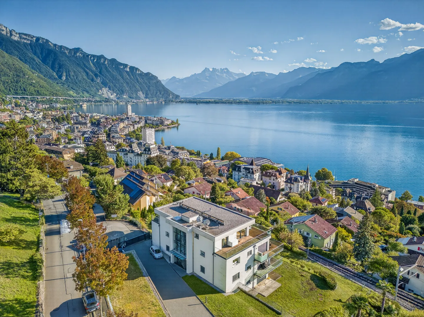 Luxury Penthouse with Lake View - Photo 16 of 16