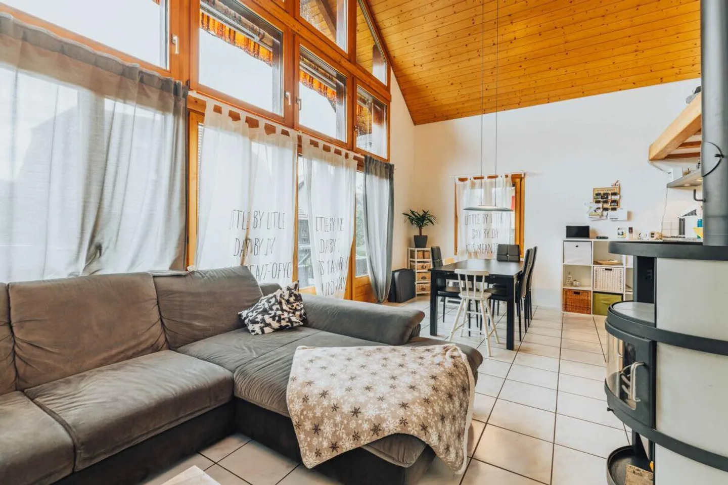 Multi-Generational Living in Two Units with Plenty of Space (283 m2!) - Photo 10 of 30