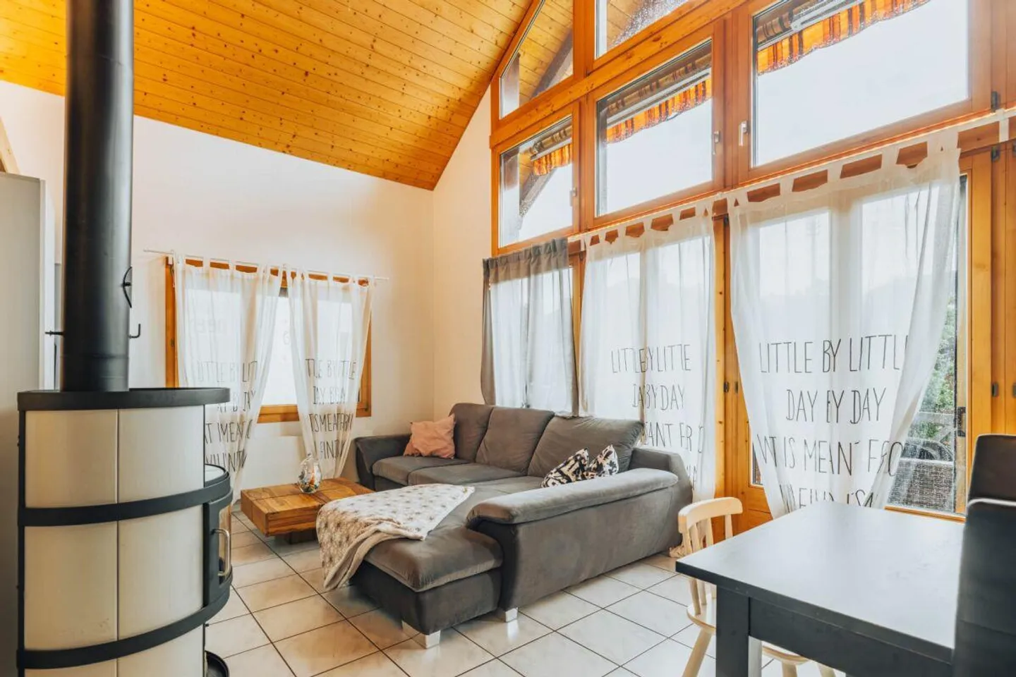 Multi-Generational Living in Two Units with Plenty of Space (283 m2!) - Photo 11 of 30