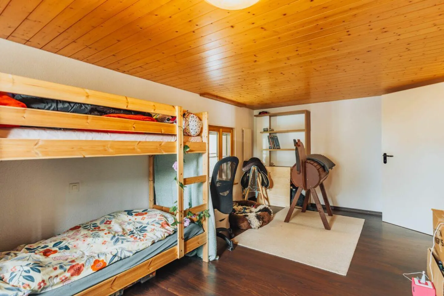 Multi-Generational Living in Two Units with Plenty of Space (283 m2!) - Photo 15 of 30