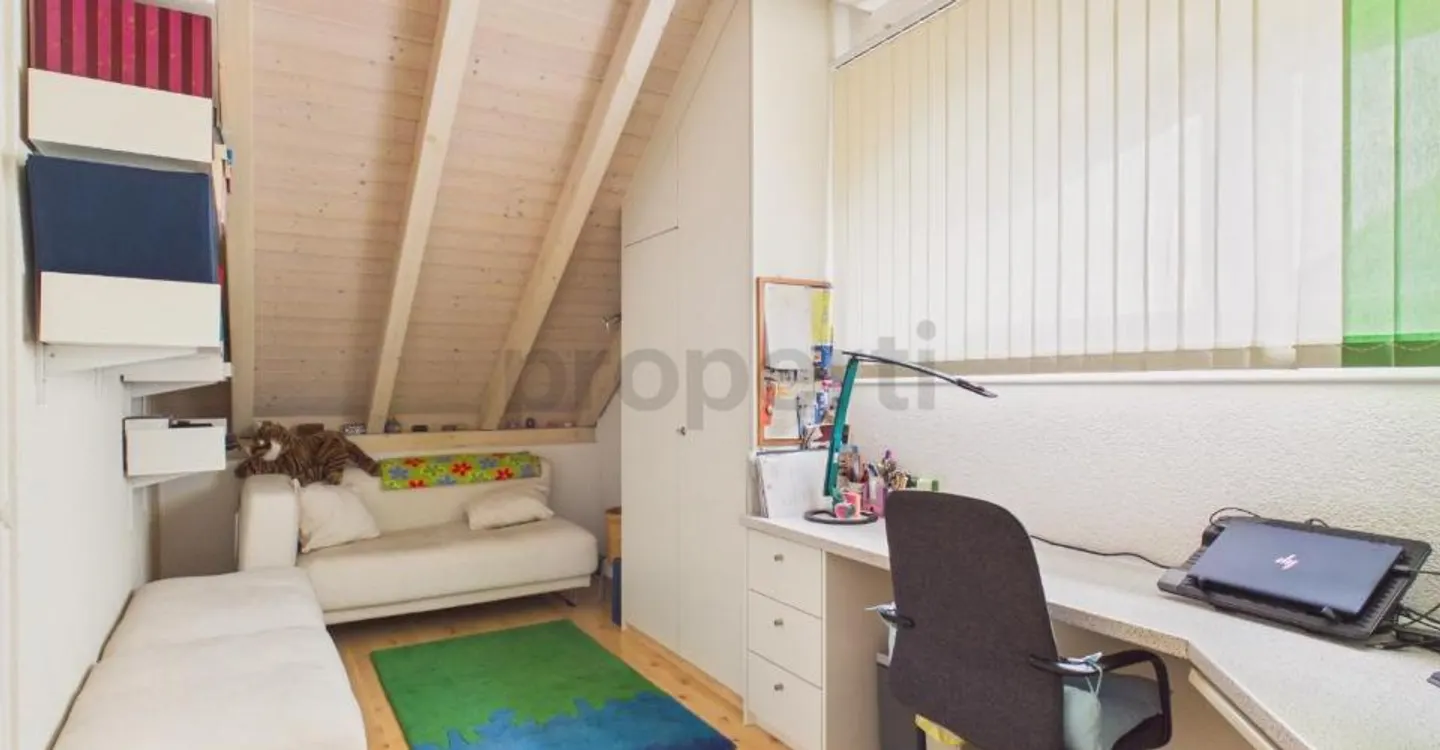 Geräumiges Familienhaus mit Garten - Foto 8 von 10