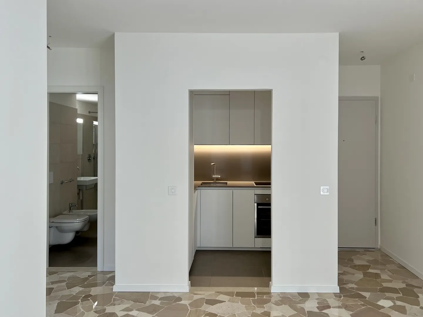 Appartamento 2.5 locali ristrutturato - Foto 2 di 8