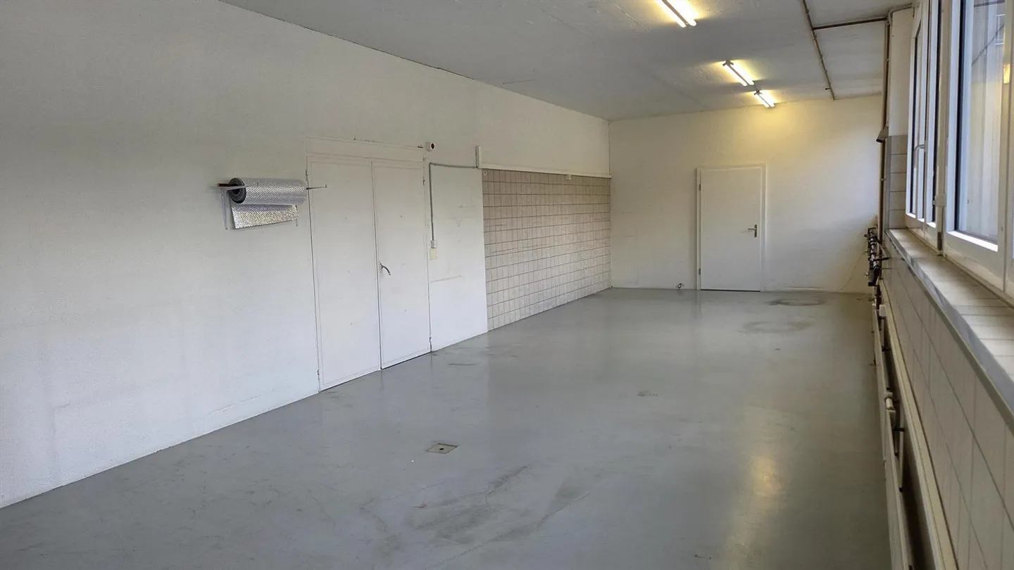 Spazio commerciale/ufficio di circa 104 m² a Obernau in affitto - Foto 3 di 10