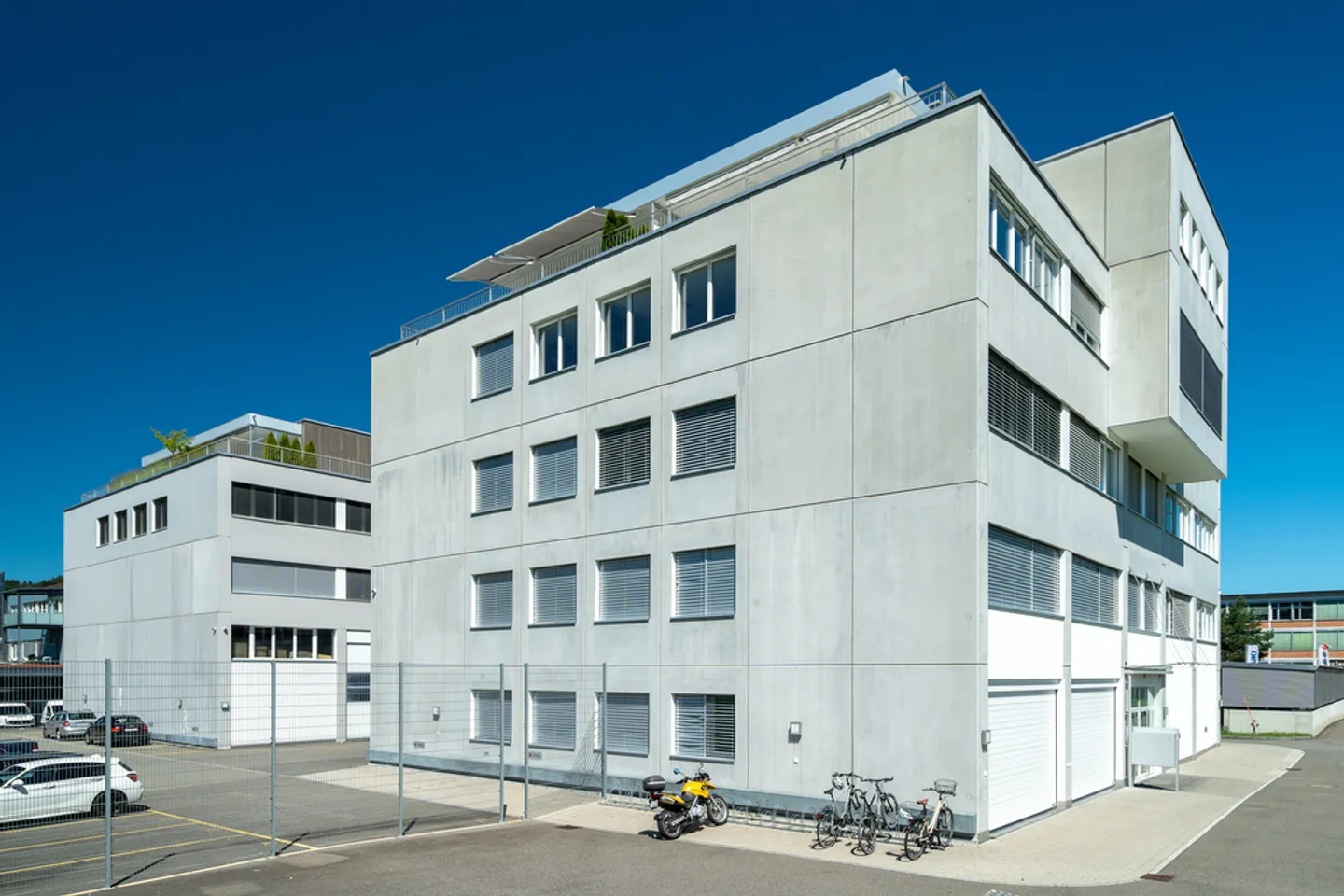 Gewerbe- und Büroräumlichkeiten warten auf neue Mieter - Foto 2 von 8