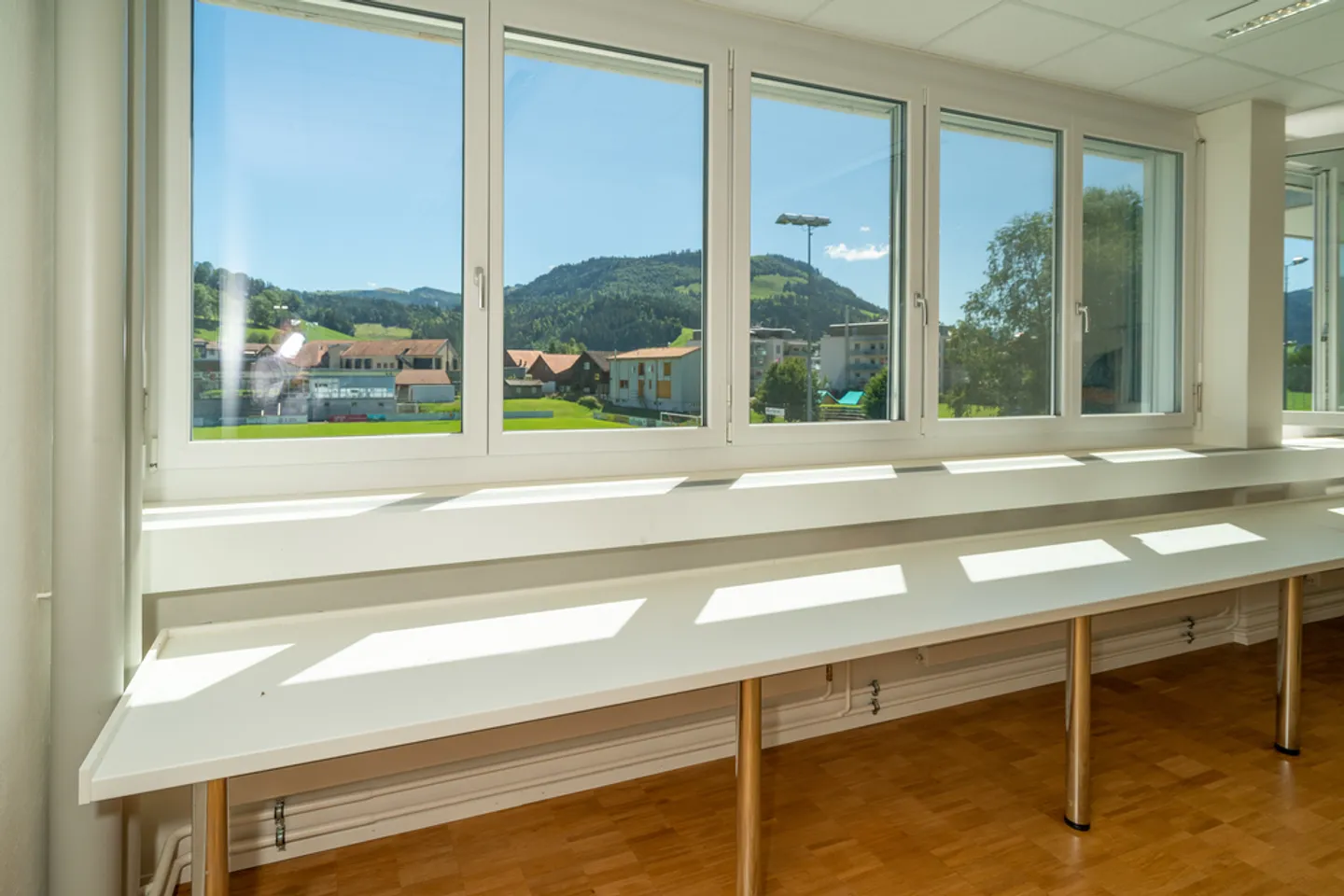 Gewerbe- und Büroräumlichkeiten warten auf neue Mieter - Foto 3 von 8