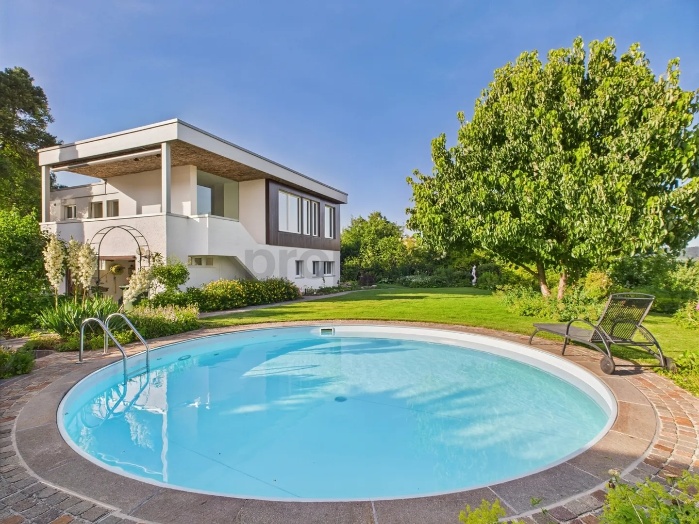 Einfamilienhaus mit Pool, Poolhaus & viel Umschwung - Foto 1 von 13