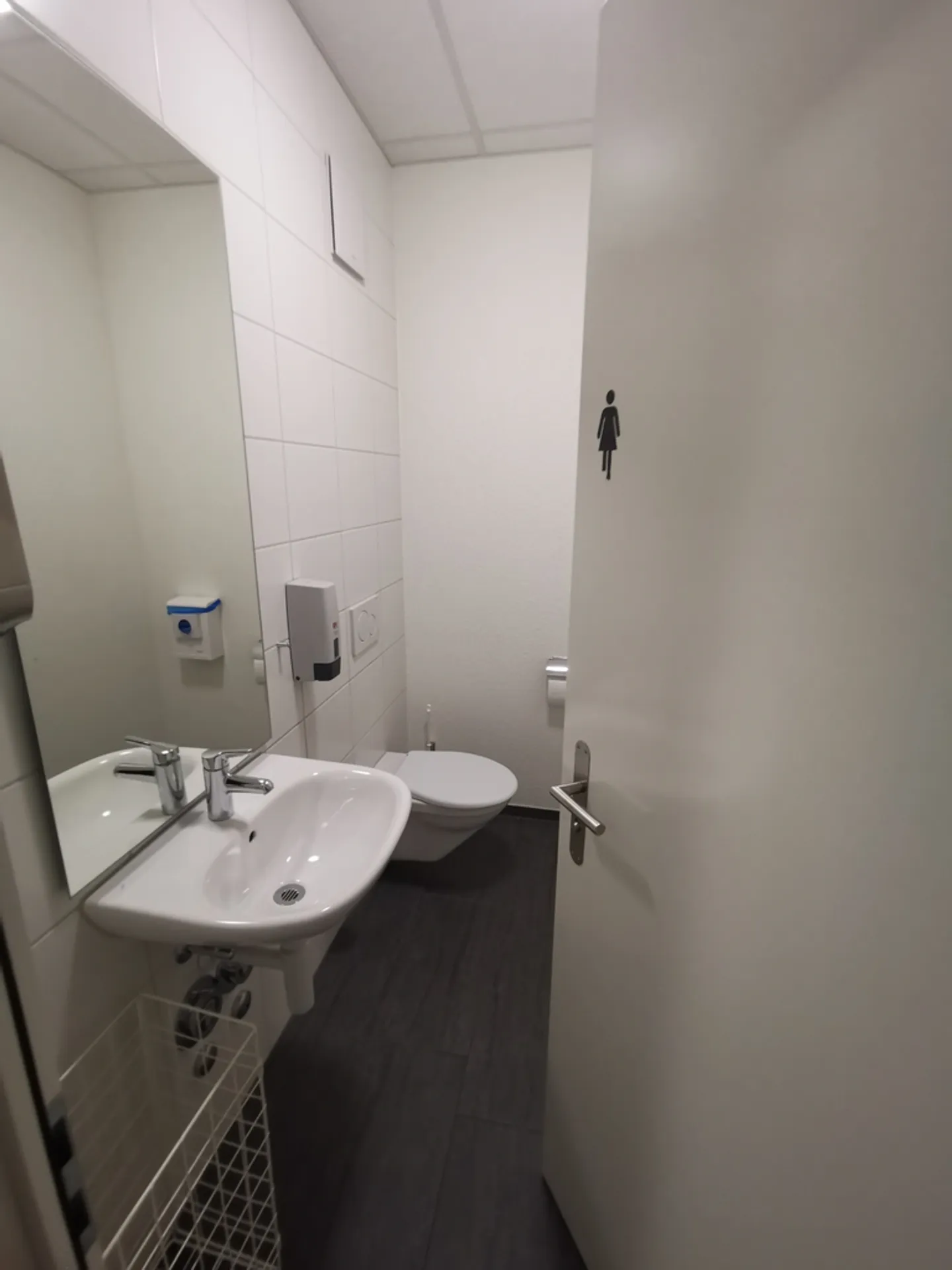 Gewerbe- und Büroräumlichkeiten warten auf neue Mieter - Foto 5 von 8