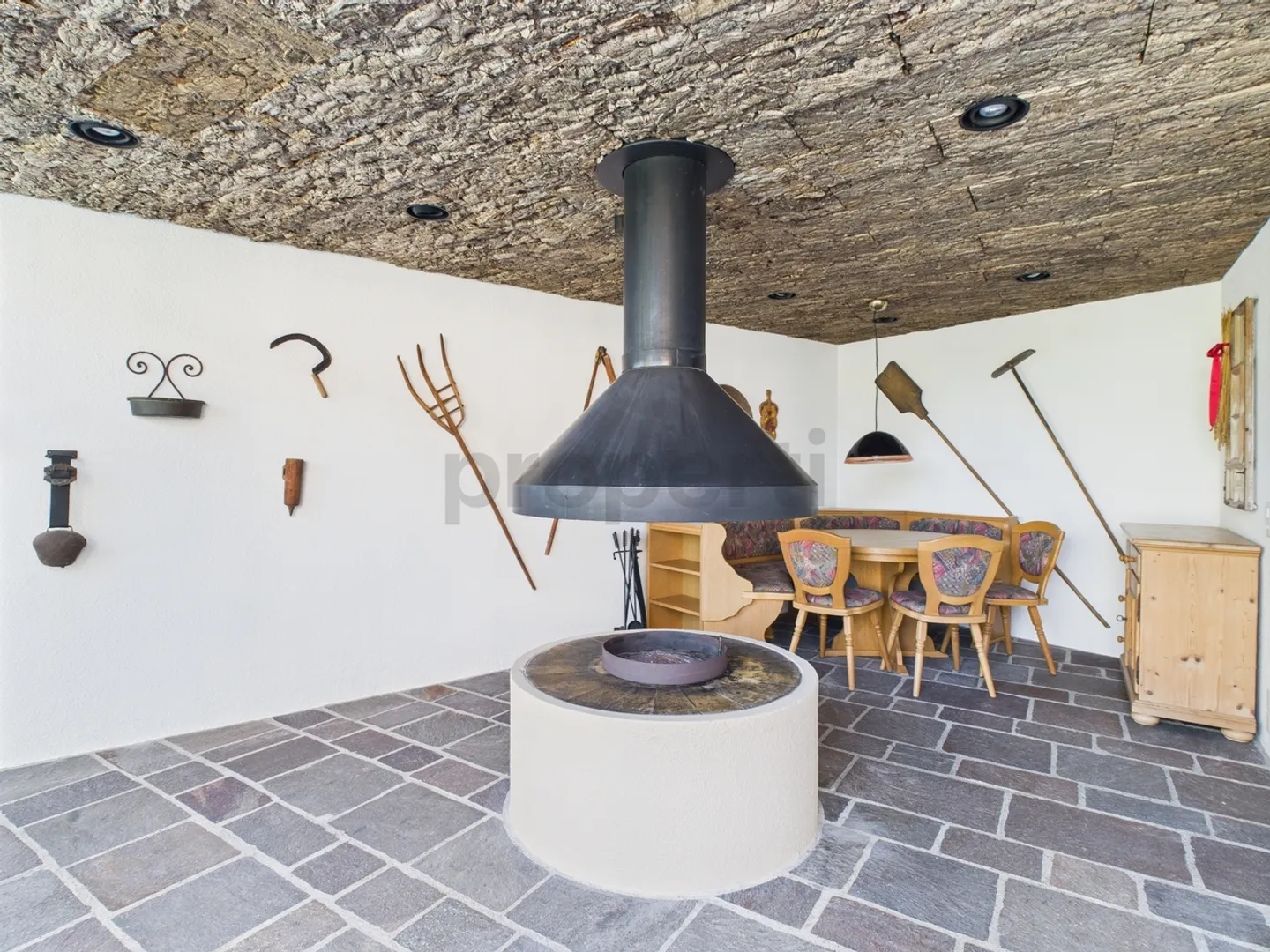 Einfamilienhaus mit Pool, Poolhaus & viel Umschwung - Foto 4 von 13