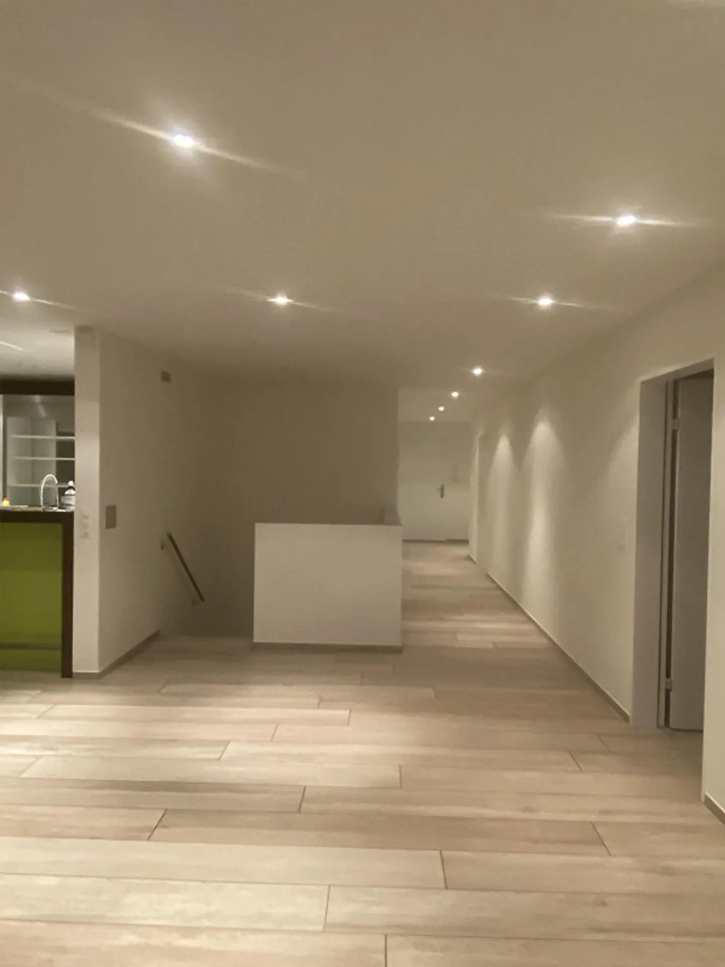 Belle appartement de jardin 3.5 avec patio couvert et salle de loisirs - Photo 5 sur 26
