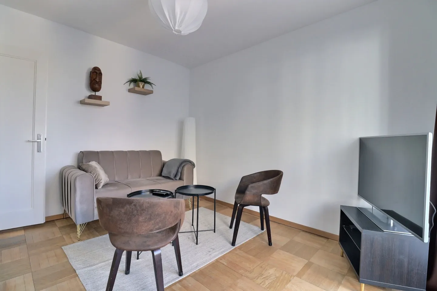 Furnished 3.5-Room Apartment - Photo 3 of 7