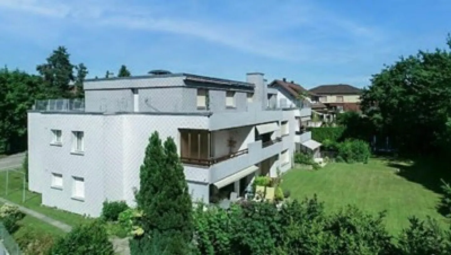 Appartement en rez-de-chaussée ensoleillé avec patio - Photo 1 sur 9