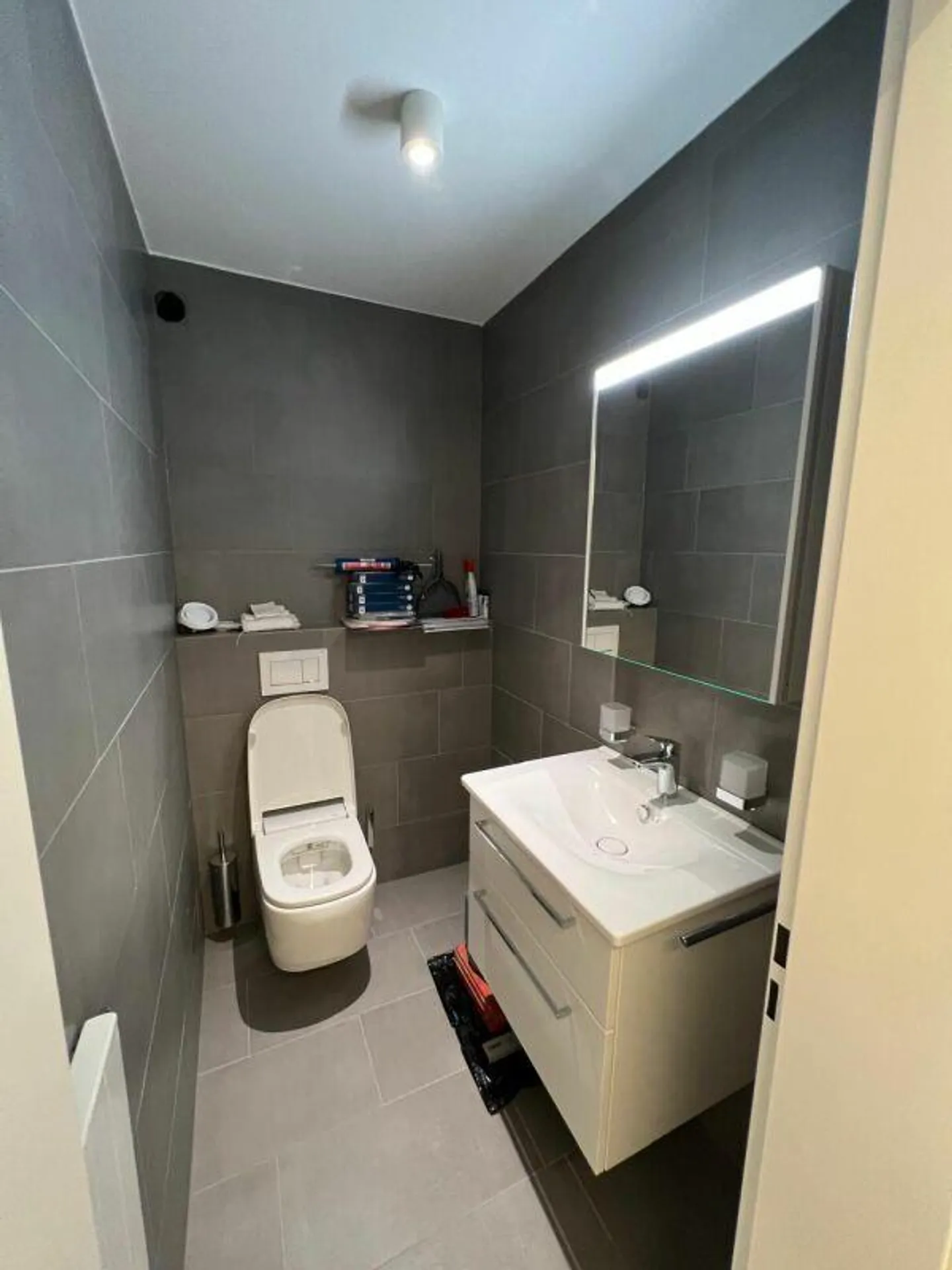 Appartement en rez-de-chaussée ensoleillé avec patio - Photo 4 sur 9