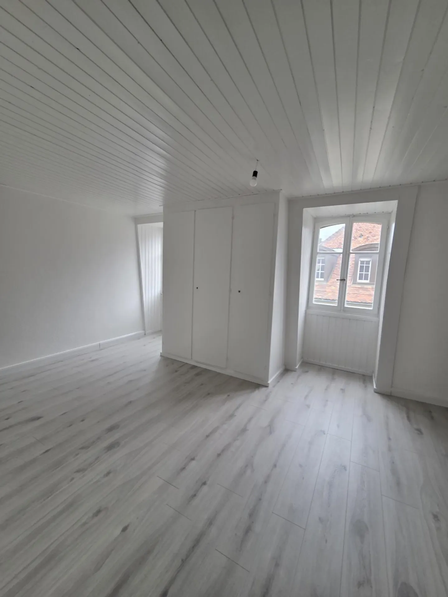 Renovated 1-room apartment for rent near the Fribourg Cathedral - Photo 1 of 5