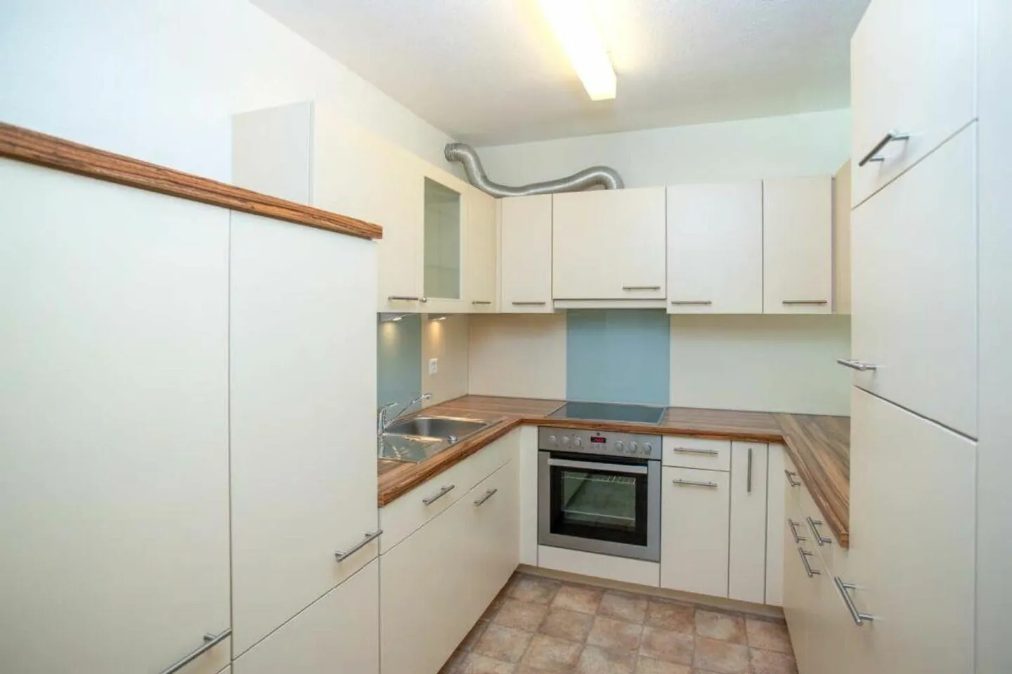 Appartement en rez-de-chaussée ensoleillé avec patio - Photo 5 sur 9