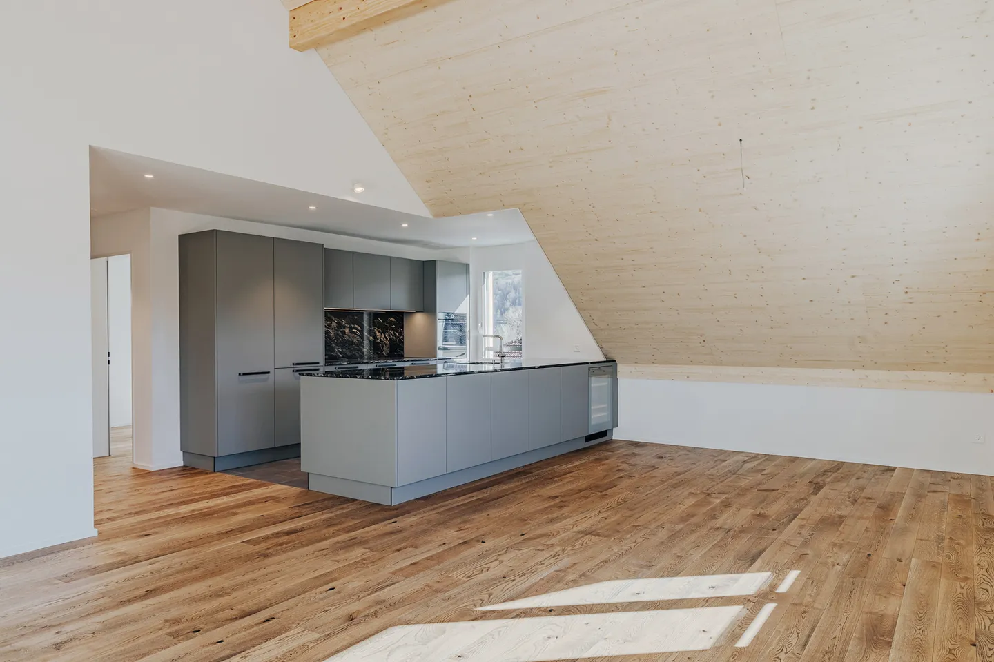 Your new home: Stylish new penthouse apartment in a central location - Photo 4 of 12