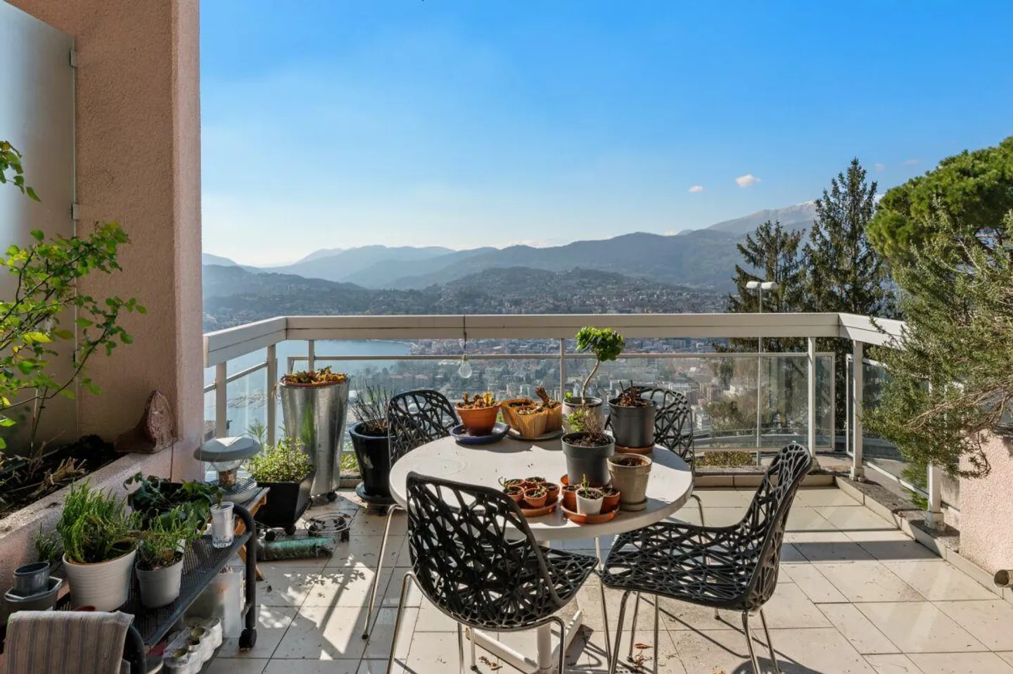 Aldesago 1.5 locali affittato con vista golfo di Lugano - Foto 2 di 12