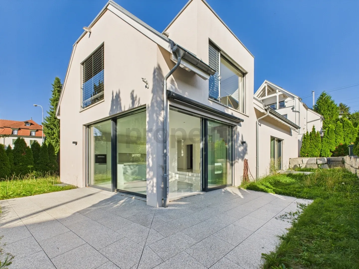 Family-friendly single-family home with sunny garden and modern design in Urdorf - Photo 1 of 12