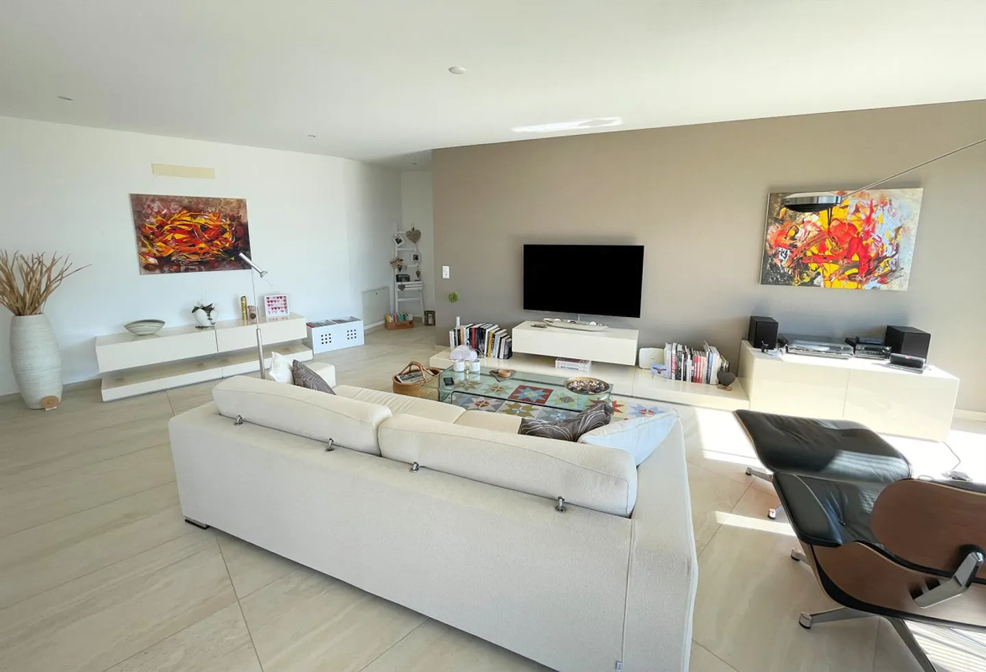 Elegant apartment in the hills with panoramic view - Photo 8 of 19