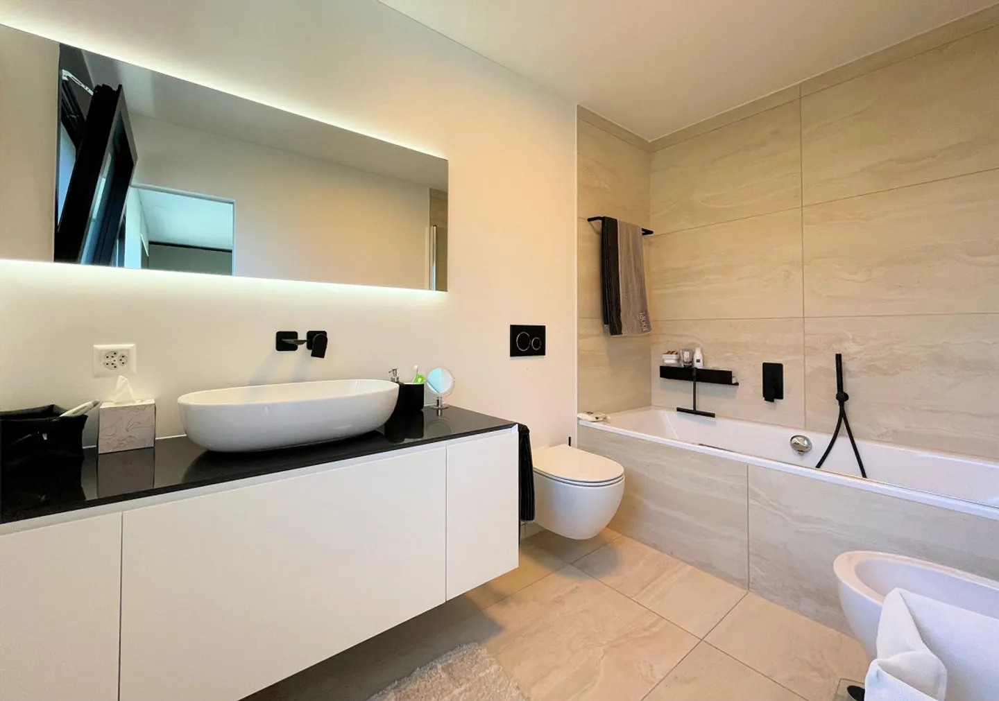 Elegant apartment in the hills with panoramic view - Photo 15 of 19