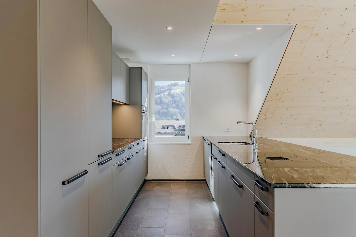 Your new home: Stylish new penthouse apartment in a central location - Photo 5 of 12